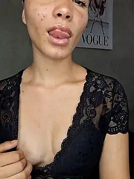 Snapshot of HelenHoltz chatting on 10/04/25, 03:21 HelenHoltz online show from 10/04/25, 03:21