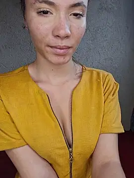 Snapshot of HelenHoltz chatting on 11/15/25, 06:26 HelenHoltz online show from 11/15/25, 06:26