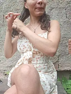 Snapshot of HelenHoltz chatting on 11/23/25, 04:18 HelenHoltz online show from 11/23/25, 04:18