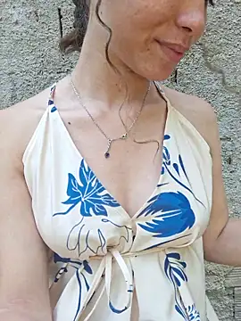 Snapshot of HelenHoltz chatting on 11/26/25, 03:46 HelenHoltz online show from 11/26/25, 03:46