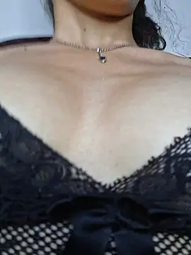 Snapshot of HelenHoltz chatting on 11/30/25, 01:31 HelenHoltz online show from 11/30/25, 01:31