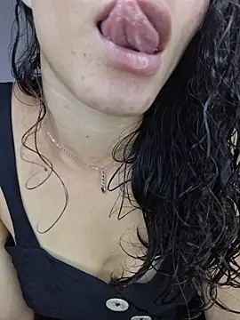 Snapshot of HelenHoltz chatting on 12/02/25, 05:52 HelenHoltz online show from 12/02/25, 05:52