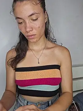 Snapshot of HelenHoltz chatting on 12/03/25, 01:42 HelenHoltz online show from 12/03/25, 01:42