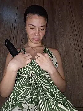 Snapshot of HelenHoltz chatting on 12/15/25, 01:04 HelenHoltz online show from 12/15/25, 01:04