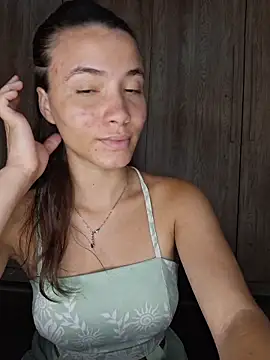 HelenHoltz online show from 12/17/25, 02:23