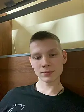 Snapshot of fameboyboo chatting on 01/02/25, 07:18 fameboyboo online show from 01/02/25, 07:18