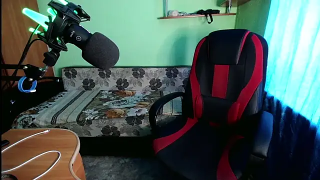 Snapshot of fameboyboo chatting on 11/24/25, 07:30 fameboyboo online show from 11/24/25, 07:30