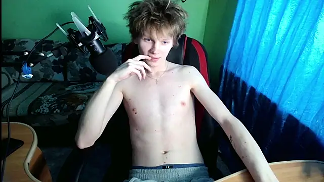 Snapshot of fameboyboo chatting on 11/28/25, 10:07 fameboyboo online show from 11/28/25, 10:07