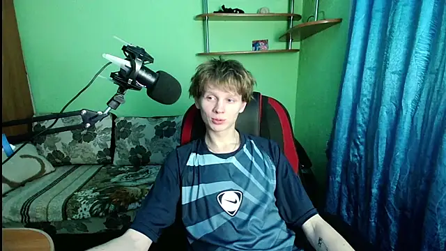 Snapshot of fameboyboo chatting on 12/01/25, 09:53 fameboyboo online show from 12/01/25, 09:53