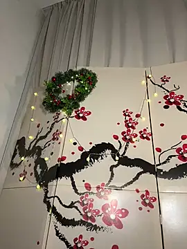 Snapshot of DesiredHoney chatting on 12/23/24, 06:27 DesiredHoney online show from 12/23/24, 06:27