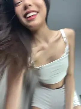 Snapshot of DesiredHoney chatting on 01/20/25, 10:29 DesiredHoney online show from 01/20/25, 10:29