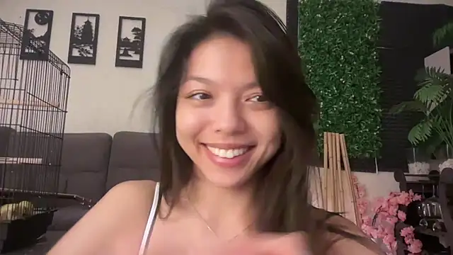 Snapshot of DesiredHoney chatting on 09/10/25, 05:46 DesiredHoney online show from 09/10/25, 05:46