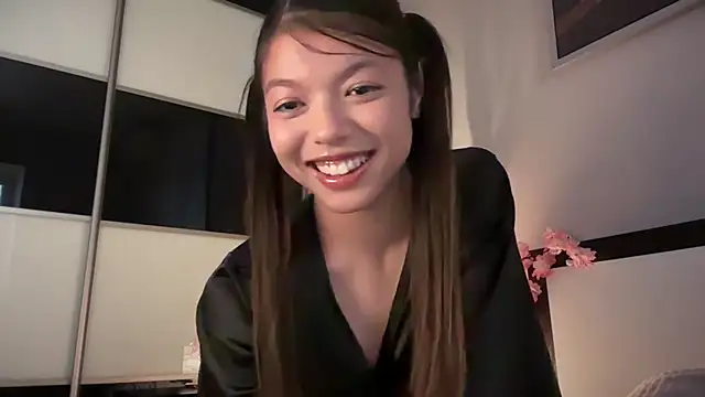 Snapshot of DesiredHoney chatting on 06/21/26, 04:09 DesiredHoney online show from 06/21/26, 04:09