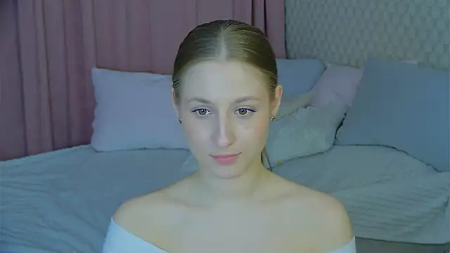 Snapshot of BritneyCruze chatting on 03/05/25, 02:56 BritneyCruze online show from 03/05/25, 02:56