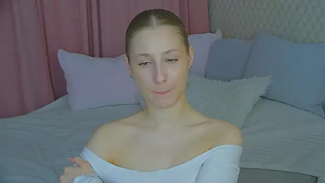 Snapshot of BritneyCruze chatting on 03/21/25, 11:01 BritneyCruze online show from 03/21/25, 11:01
