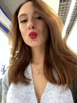 Snapshot of Dina_Tease chatting on 12/17/24, 08:45 Dina Tease online show from 12/17/24, 08:45