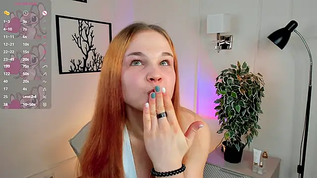 OdetteHarwick online show from 03/18/25, 09:32