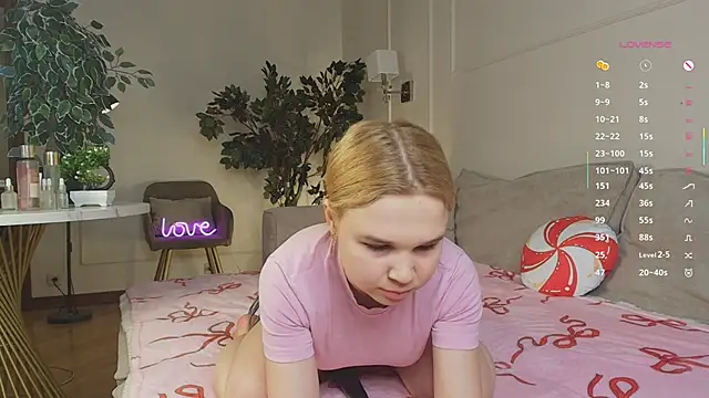 OdetteHarwick online show from 02/18/26, 08:10