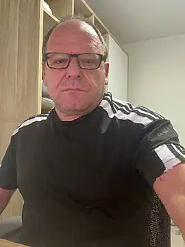 coupleLatinaLovers online show from 09/18/25, 04:36