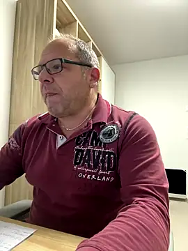 coupleLatinaLovers online show from 10/15/25, 04:45