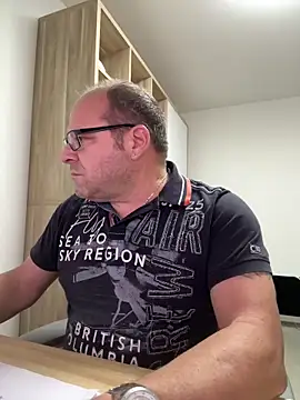 coupleLatinaLovers online show from 10/23/25, 04:56