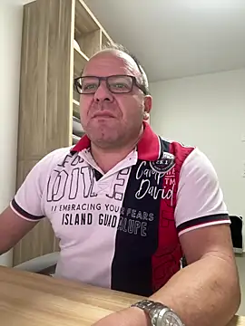 coupleLatinaLovers online show from 11/17/25, 05:57