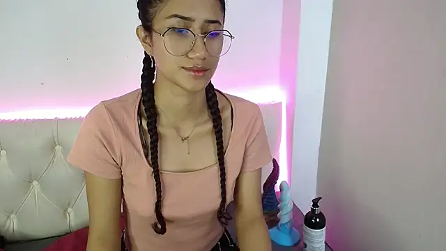 Snapshot of KaitlynLoveCam chatting on 02/13/25, 04:11 KaitlynLoveCam online show from 02/13/25, 04:11