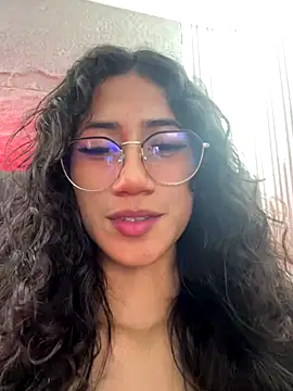 Snapshot of KaitlynLoveCam chatting on 11/26/25, 10:33 KaitlynLoveCam online show from 11/26/25, 10:33