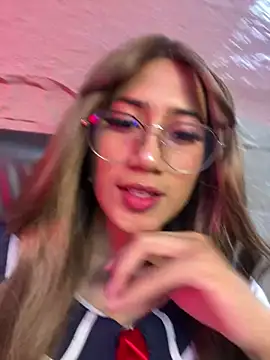 Snapshot of KaitlynLoveCam chatting on 12/01/25, 03:00 KaitlynLoveCam online show from 12/01/25, 03:00