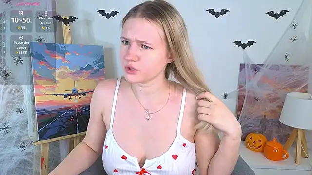 MaydaFoulk online show from 10/22/25, 01:06