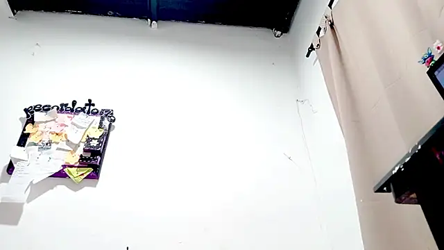 PetiteIvoryQueen19 online show from 10/13/25, 03:28