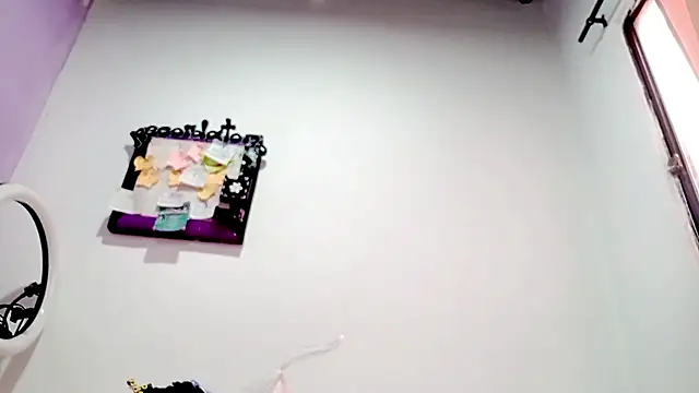 PetiteIvoryQueen19 online show from 02/06/26, 06:44