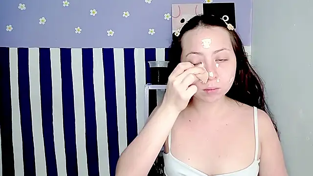 PetiteIvoryQueen19 online show from 04/13/26, 04:40