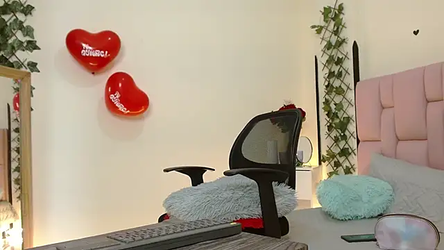 isabela ferrer  online show from 02/14/25, 04:52