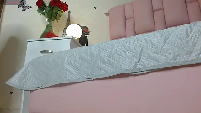 isabela ferrer  online show from 12/03/25, 01:20