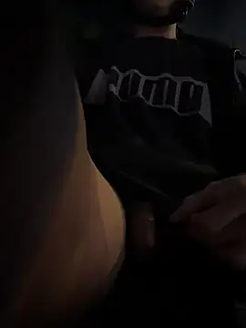 Snapshot of frnk30151 chatting on 10/29/25, 12:40 frnk30151 online show from 10/29/25, 12:40