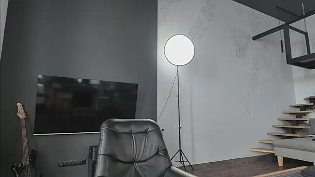 Snapshot of vinylstore chatting on 03/21/25, 11:44 vinylstore online show from 03/21/25, 11:44
