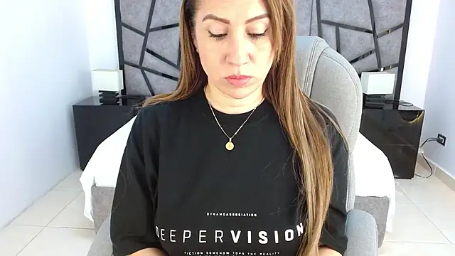 adhara cortez online show from 05/05/26, 07:44