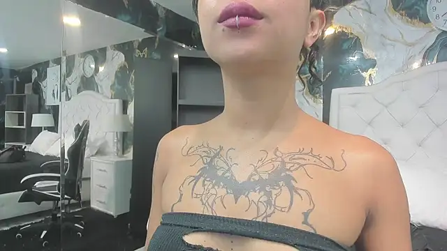 Snapshot of rave_connor chatting on 12/17/25, 07:20 rave connor online show from 12/17/25, 07:20