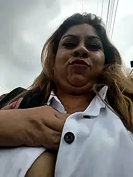 Laura-Hernandez online show from 02/22/25, 07:03