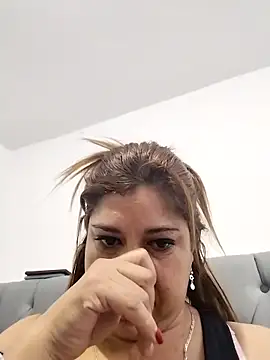 Laura-Hernandez online show from 03/19/25, 03:29