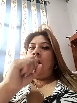 Laura-Hernandez online show from 09/30/25, 02:55