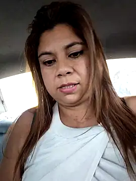 Laura-Hernandez online show from 11/10/25, 04:06