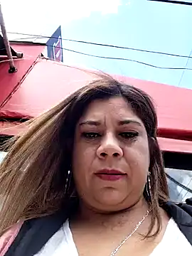 Laura-Hernandez online show from 11/18/25, 04:22