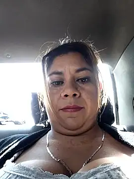 Laura-Hernandez online show from 11/22/25, 02:49