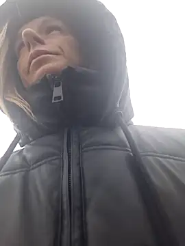 Snapshot of YourJuliena chatting on 01/12/25, 12:23 YourJuliena online show from 01/12/25, 12:23