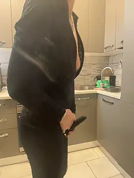 Snapshot of Porcella96 chatting on 03/18/25, 08:03 Porcella96 online show from 03/18/25, 08:03