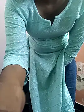 Snapshot of Ananya_34 chatting on 03/11/25, 01:45 Ananya 34 online show from 03/11/25, 01:45