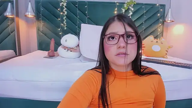 pamelajons  online show from 01/13/25, 02:42