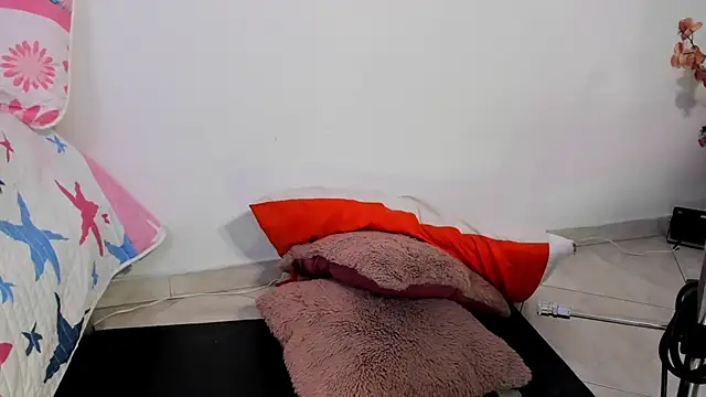 Maia W10 online show from 02/06/25, 06:46